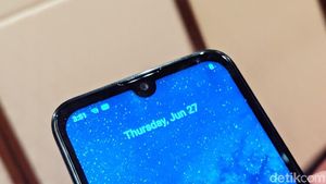Menggenggam Ponsel Anyar Nokia Harga Rp 1,8 Juta