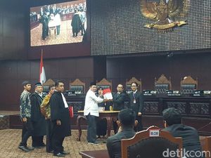 Usai Sidang, Tim Hukum Jokowi dan Prabowo Tanda Tangani Putusan MK Usai Sidang, Tim Hukum Jokowi dan Prabowo Tanda Tangani Putusan MK