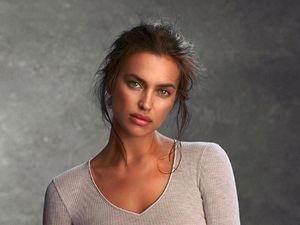 Foto: Liburannya Irina Shayk, Model Baju Renang Paling Top 2019