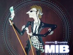 Ada Wayang Kulit Chris Hemsworth Men in Black Pakai Kain Jarik Poleng