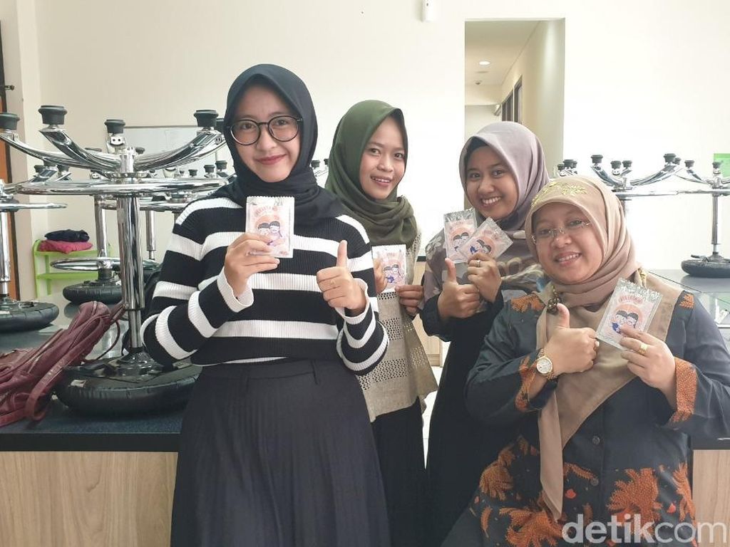 Keren Nih! Plesetan, Plester Luka Berbahan Alga Kreasi Mahasiswa Unpad Keren Nih! Plesetan, Plester Luka Berbahan Alga Kreasi Mahasiswa Unpad