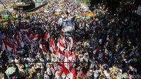Foto: Massa Aksi Mulai Mendekat ke Gedung MK