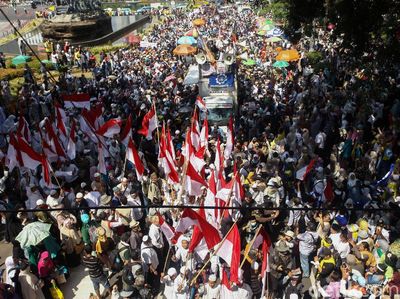 Foto: Massa Aksi Mulai Mendekat ke Gedung MK