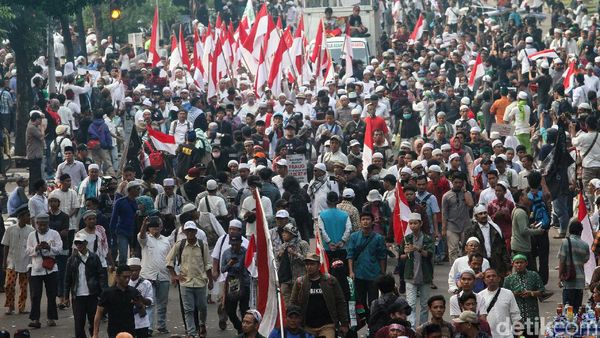 Massa Aksi Kawal MK Mulai Tinggalkan Patung Kuda