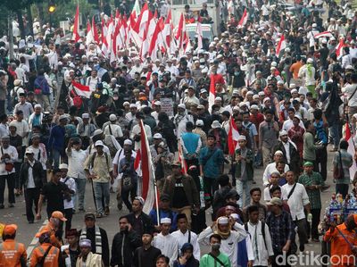 Massa Aksi Kawal MK Mulai Tinggalkan Patung Kuda