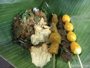 Warung Boma : Nikmatnya Jajan Pecel Pincuk Murah Meriah di Malam Hari Warung Boma : Nikmatnya Jajan Pecel Pincuk Murah Meriah di Malam Hari