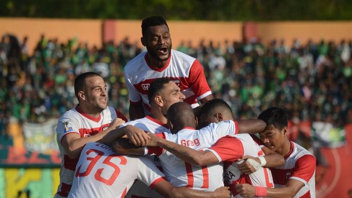 Madura United menjamu Persib Bandung dalam lanjutan Liga 1 2019 hari ini. (ANTARA FOTO/Saiful Bahri) Madura United menjamu Persib Bandung dalam lanjutan Liga 1 2019 hari ini. (ANTARA FOTO/Saiful Bahri)