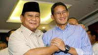 Semringah Banget! Prabowo-Sandiaga Kompak Salam Komando