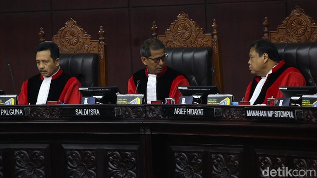 MK Anggap Prabowo-Sandi Tak Dapat Buktikan Klaim Menang 52% MK Anggap Prabowo-Sandi Tak Dapat Buktikan Klaim Menang 52%