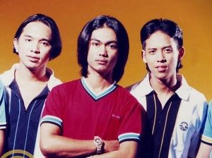 Aksi Band Malaysia Manggung Pakai Drum Tak Kasat Mata Aksi Band Malaysia Manggung Pakai Drum Tak Kasat Mata