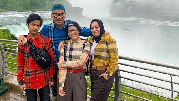 Uya Kuya dan keluarga