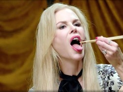 Seleb Hollywood Ini Punya Kebiasaan Aneh Makan Kecoak hingga Semut