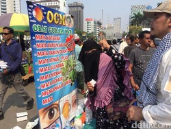 Tukang Gurah Buka Lapak di Aksi Kawal Sidang MK