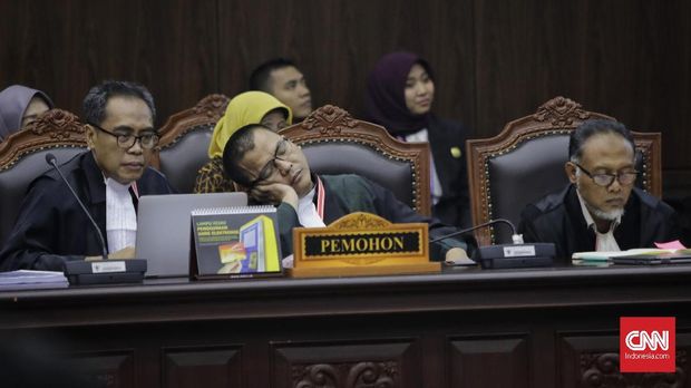 Sidang Perselisihan Hasil Pemilihan Umum (PHPU) Presiden dan Wakil Presiden 2019 di Gedung Mahkamah Konstitusi, Jakarta, Kamis (27/6/2019). Sidang tersebut beragendakan pembacaan putusan oleh majelis hakim MK. (CNN Indonesia/Adhi Wicaksono)