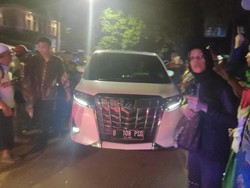 Setelah Bertemu Tim Hukum, Prabowo Tinggalkan Kertanegara