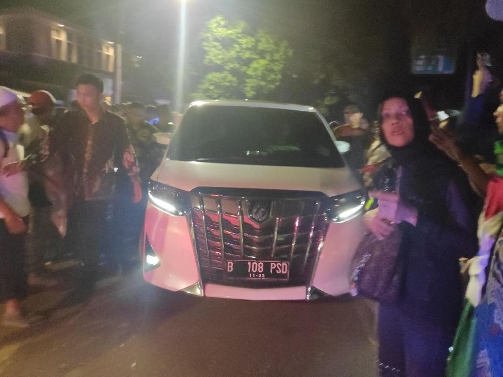 Setelah Bertemu Tim Hukum, Prabowo Tinggalkan Kertanegara Setelah Bertemu Tim Hukum, Prabowo Tinggalkan Kertanegara
