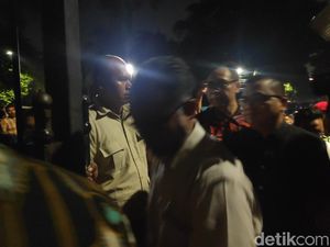 Tim Hukum 02 Tiba di Kediaman Prabowo Tim Hukum 02 Tiba di Kediaman Prabowo