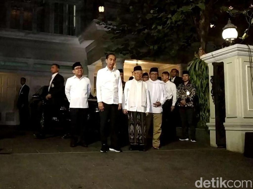 Semobil, Jokowi-Maruf Meluncur ke Bandara Halim Semobil, Jokowi-Maruf Meluncur ke Bandara Halim