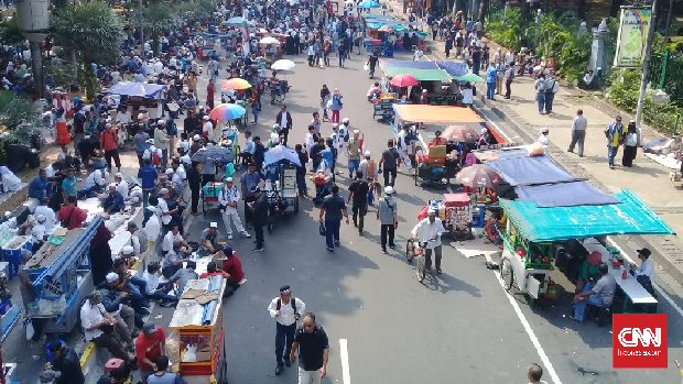 Ada Putusan Pilpres, Ramai Parkir Motor Liar di Sekitar MK