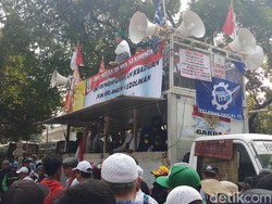 Ada Peserta Aksi Dilarikan ke RS, Orator Minta Tidak Sembarangan Beli Makanan