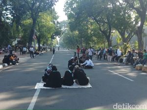 Jelang Sidang Putusan Gugatan Pilpres, Massa Mulai Datang ke Patung Kuda