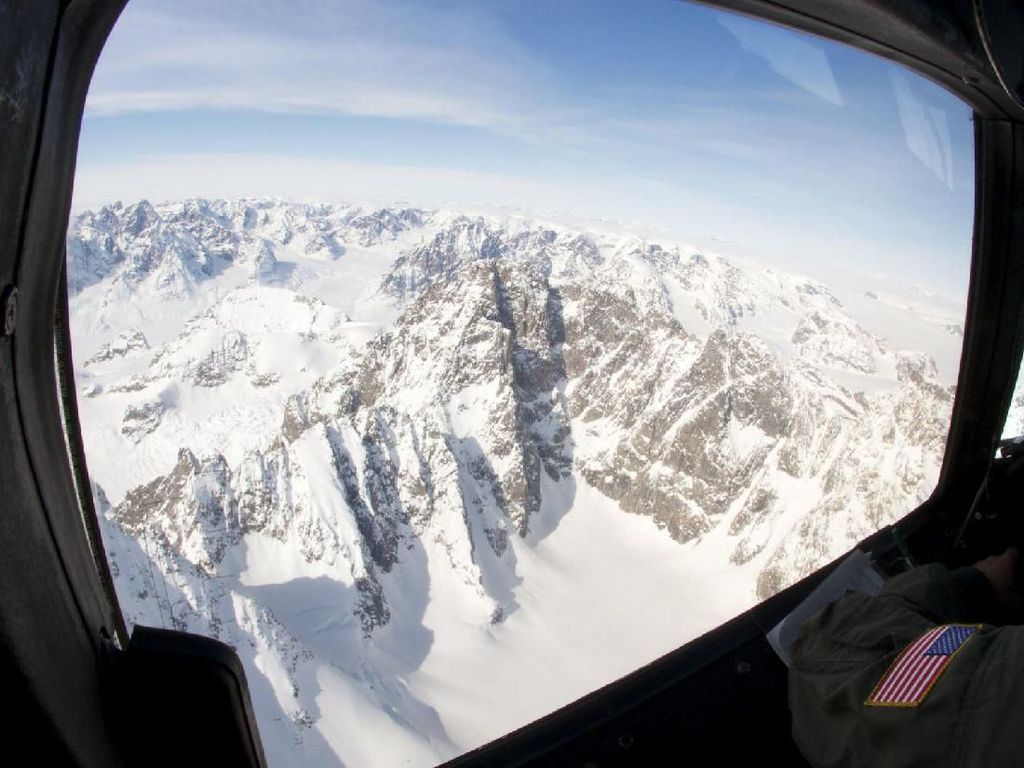 Lebih dari 50 Danau Tersembunyi Terdeteksi di Bawah Lapisan Es Greenland Lebih dari 50 Danau Tersembunyi Terdeteksi di Bawah Lapisan Es Greenland