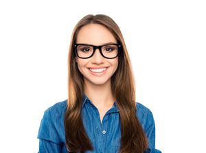 Dilarang Pakai Kacamata Saat Kerja, Wanita di Jepang Protes