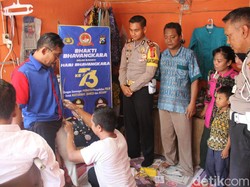 Kejutan Kaki Palsu yang Kagetkan Seorang Penjahit di Bojonegoro
