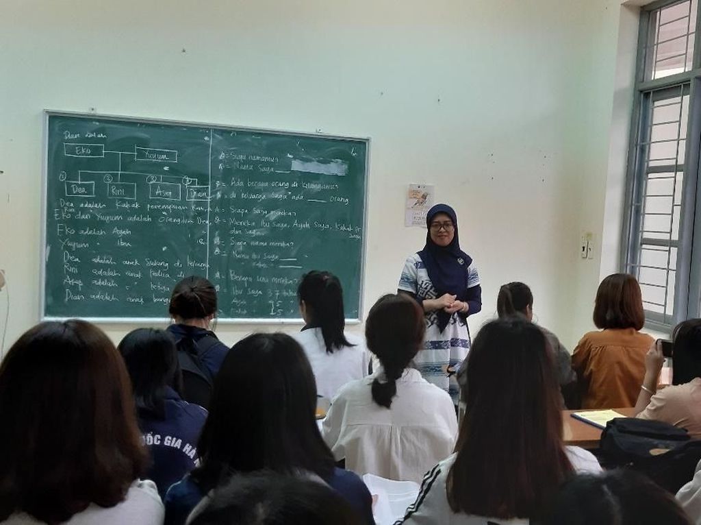 Cerita Siti Nurfitriani Jadi Pengajar Bahasa Indonesia di Vietnam Cerita Siti Nurfitriani Jadi Pengajar Bahasa Indonesia di Vietnam