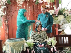 Doa Gubernur Khofifah untuk Kesembuhan Risma yang Dirawat di ICU