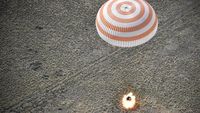 Momen Dramatis Kapsul Rusia Pulangkan Astronot ke Bumi