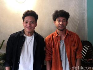Rendy Pandugo hingga Petra Sihombing Jadi Boyband di Festival Mesin Waktu Rendy Pandugo hingga Petra Sihombing Jadi Boyband di Festival Mesin Waktu