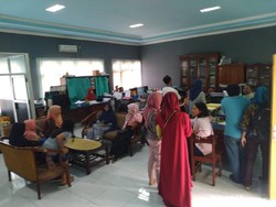 Merasa Dicurangi Sistem Zonasi, Puluhan Wali Murid di Mojokerto Protes