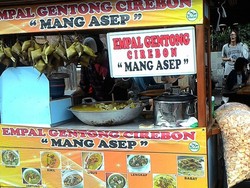 Di Dekat 5 Stasiun MRT Ini Ada Ketupat Sayur dan Mie Ayam Enak