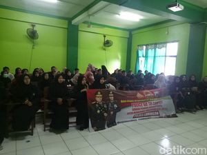 Police Goes To Campus, Upaya Polisi Lamongan Ajak Mahasiswa Tertib Lalin Police Goes To Campus, Upaya Polisi Lamongan Ajak Mahasiswa Tertib Lalin