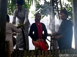 Prosesi Menjadi Penari Gandrung yang Memegang Filosofi Bambu
