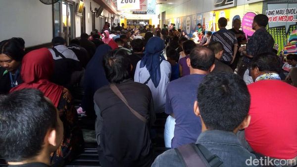 Duh, Pelanggar Lalu Lintas Berjubel di Kejari Jaksel