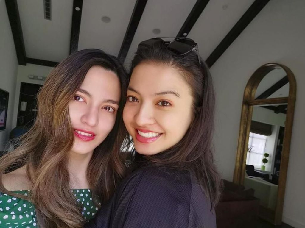 Gemesin, Gaya Duck Face Raline Shah dan Nia Ramadhani Gemesin, Gaya Duck Face Raline Shah dan Nia Ramadhani