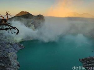 Suhu Dingin 3 Derajat di Kawah Ijen Tak Pengaruhi Kunjungan Wisatawan Suhu Dingin 3 Derajat di Kawah Ijen Tak Pengaruhi Kunjungan Wisatawan