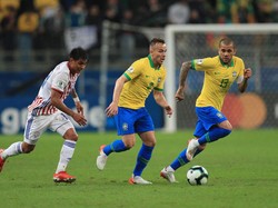 Bermain di Arena do Gremio, Jumat (28/6/2019) pagi WIB, Brasil langsung mendapat ancaman dari Paraguay saat laga belum genap satu menit. Buda Mendes/Getty Images.
