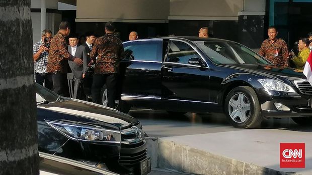 Dibesuk JK, Risma Ucapkan Terima Kasih Lewat Tulisan