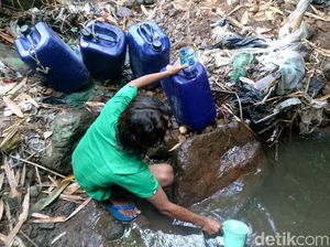 Susah Payah Warga Cilegon Memburu Air Bersih
