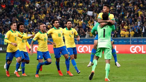 Brasil menang 4-3 atas Paraguay melalui drama adu penalti. (