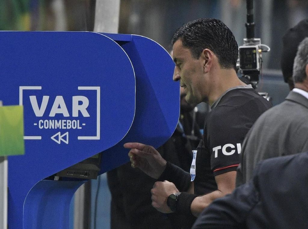 Premier League 2019/2020 Bakal Makin Meriah dengan VAR Premier League 2019/2020 Bakal Makin Meriah dengan VAR