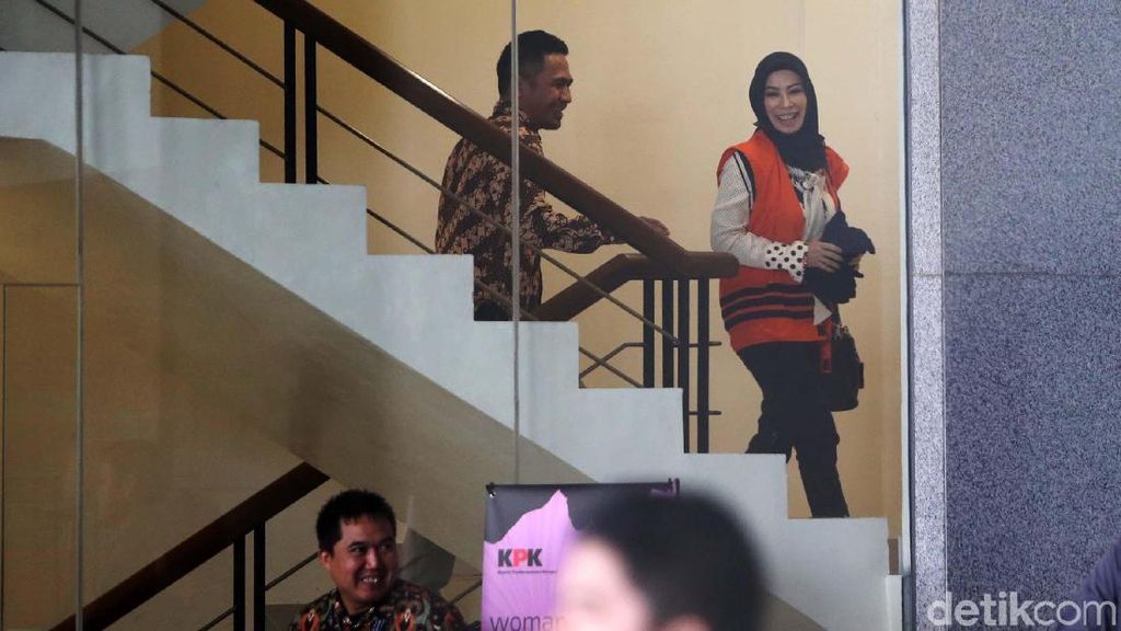 Asty Winasti Kembali Diperiksa Asty Winasti Kembali Diperiksa