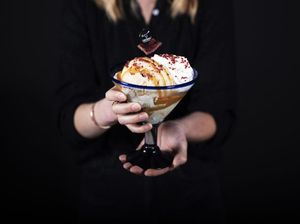 Manis Gurih! Es Krim Karamel Dipadu Beefsteak Juicy