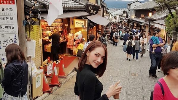 Cantiknya Bikin Kepincut, Guru TK yang Viral Ini Ternyata Hobi Ngopi