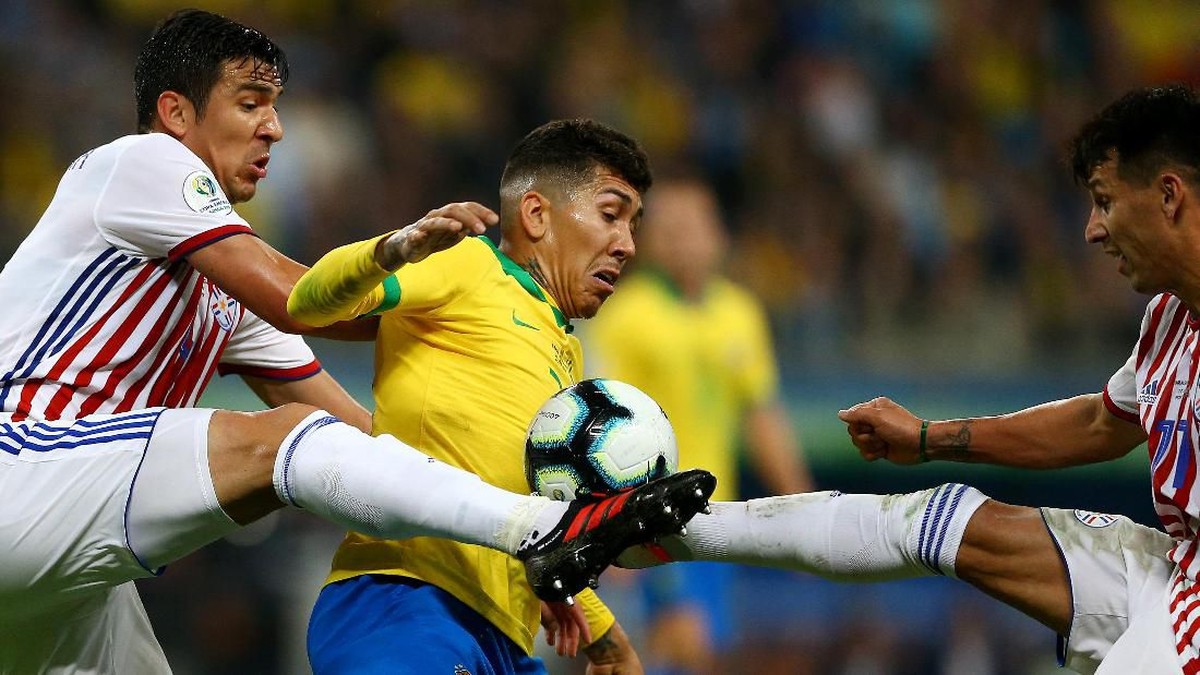 Brasil berhasil mengakhiri catatan buruk kala menghadapi Paraguay di babak adu penalti (Foto: Lucas Uebel/Getty Images)
