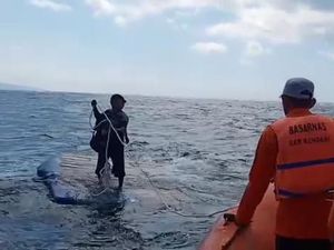 Kapal Bermuatan 10 Ton BMM Terbalik, 3 ABK Dievakuasi