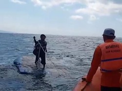 Kapal Bermuatan 10 Ton BMM Terbalik, 3 ABK Dievakuasi
